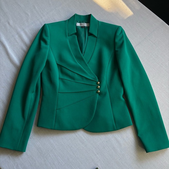 Tahari Arthur S. Levine Green Blazer & Skirt Suit Set Women’s Size 4 Elegant - Picture 2 of 15